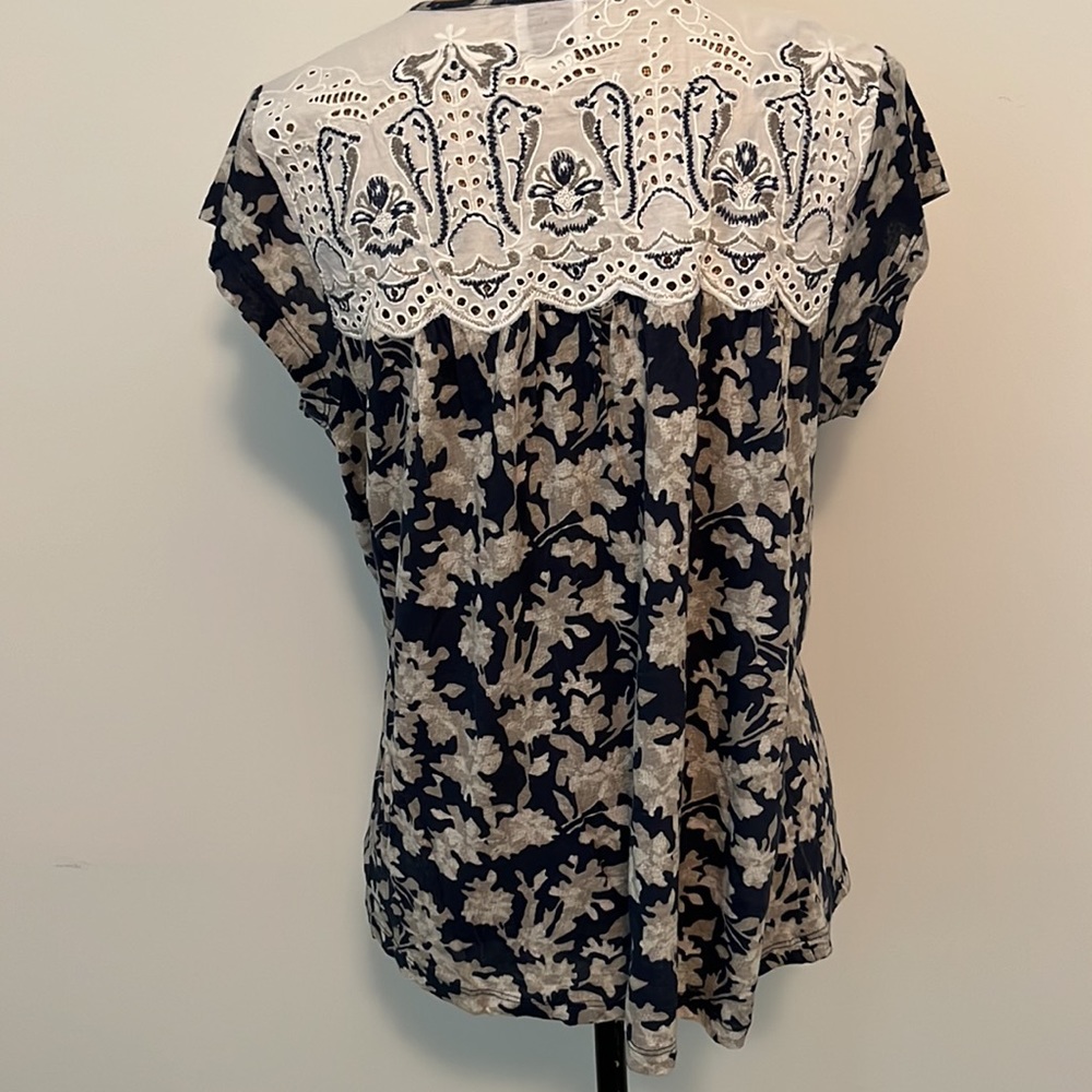 Beautiful blouse - Picture 3 of 4